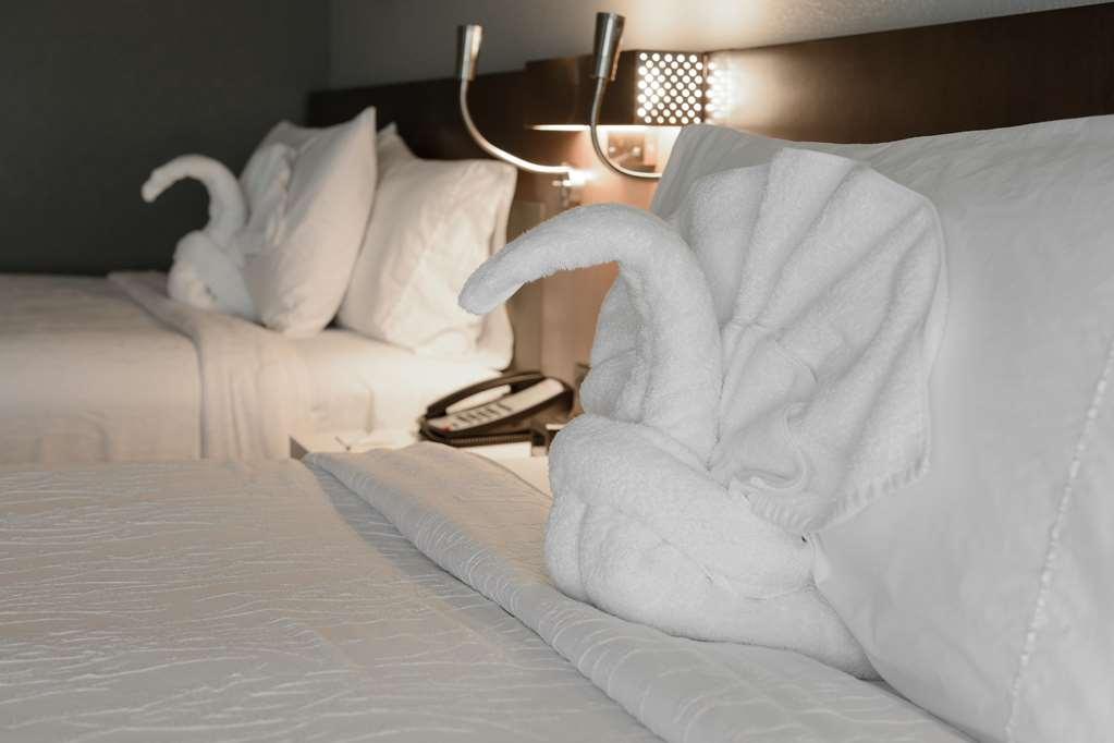 Hilton Garden Inn Louisville Mall Of St. Matthews חדר תמונה