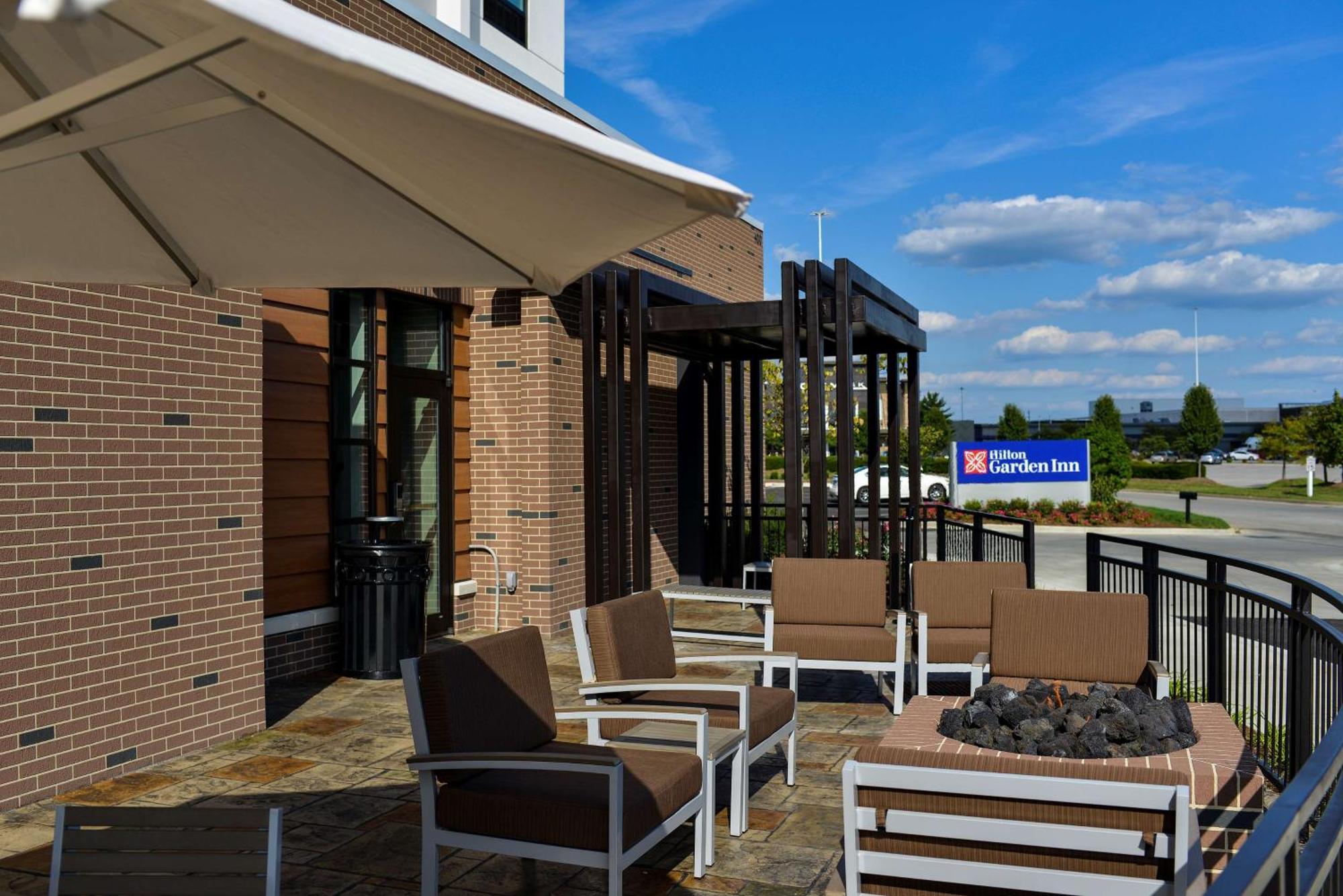 Hilton Garden Inn Louisville Mall Of St. Matthews מראה חיצוני תמונה