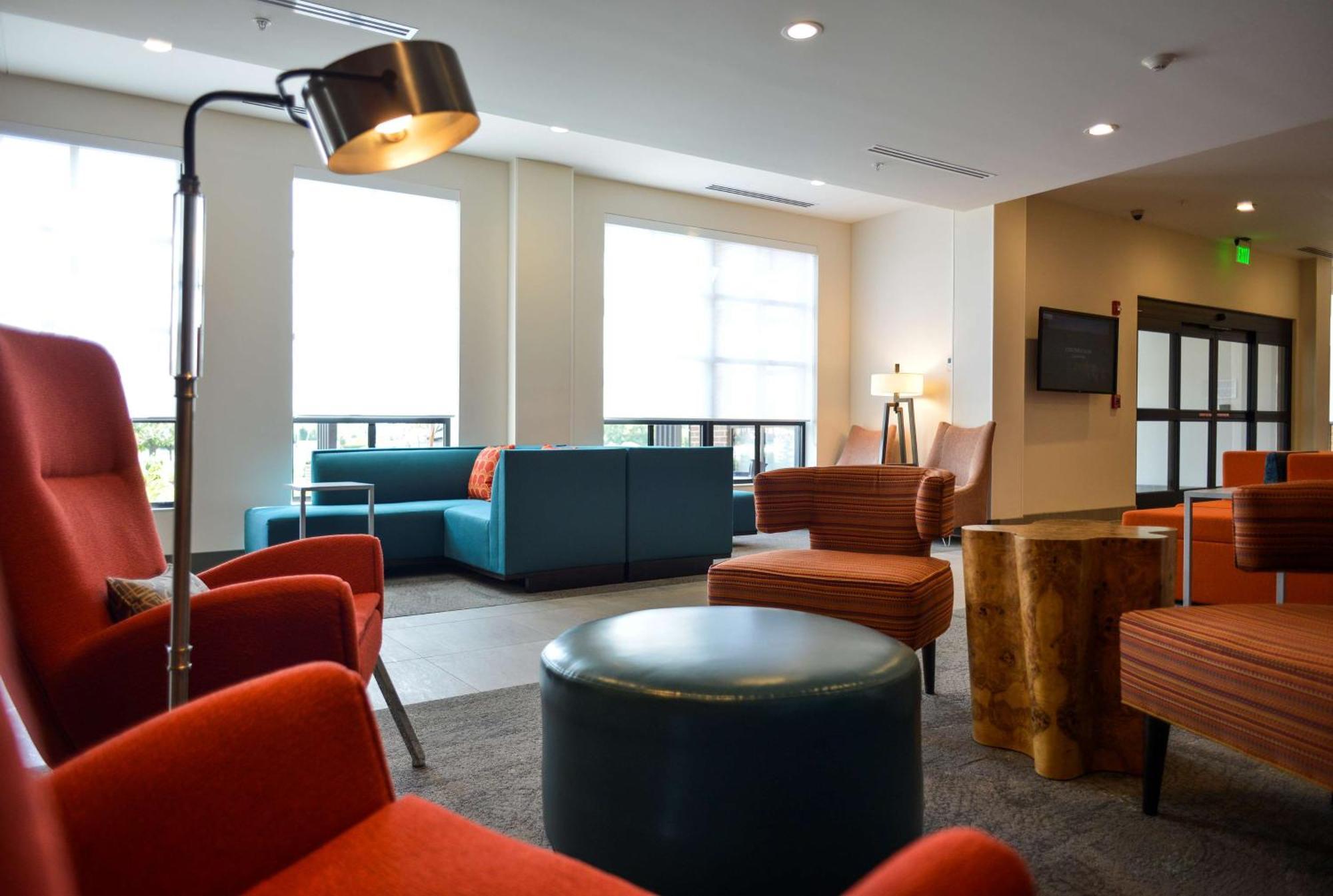 Hilton Garden Inn Louisville Mall Of St. Matthews מראה חיצוני תמונה