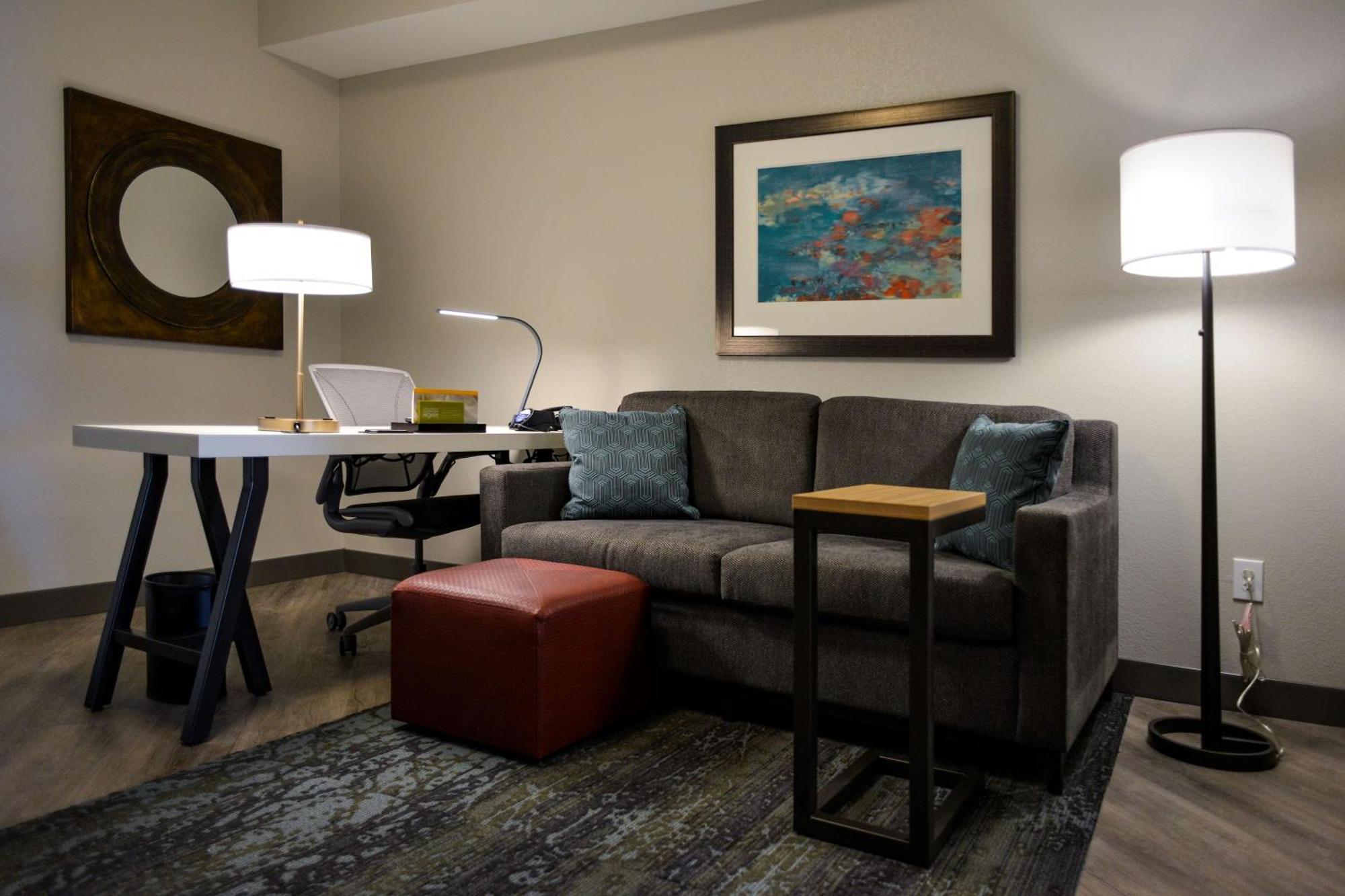 Hilton Garden Inn Louisville Mall Of St. Matthews מראה חיצוני תמונה
