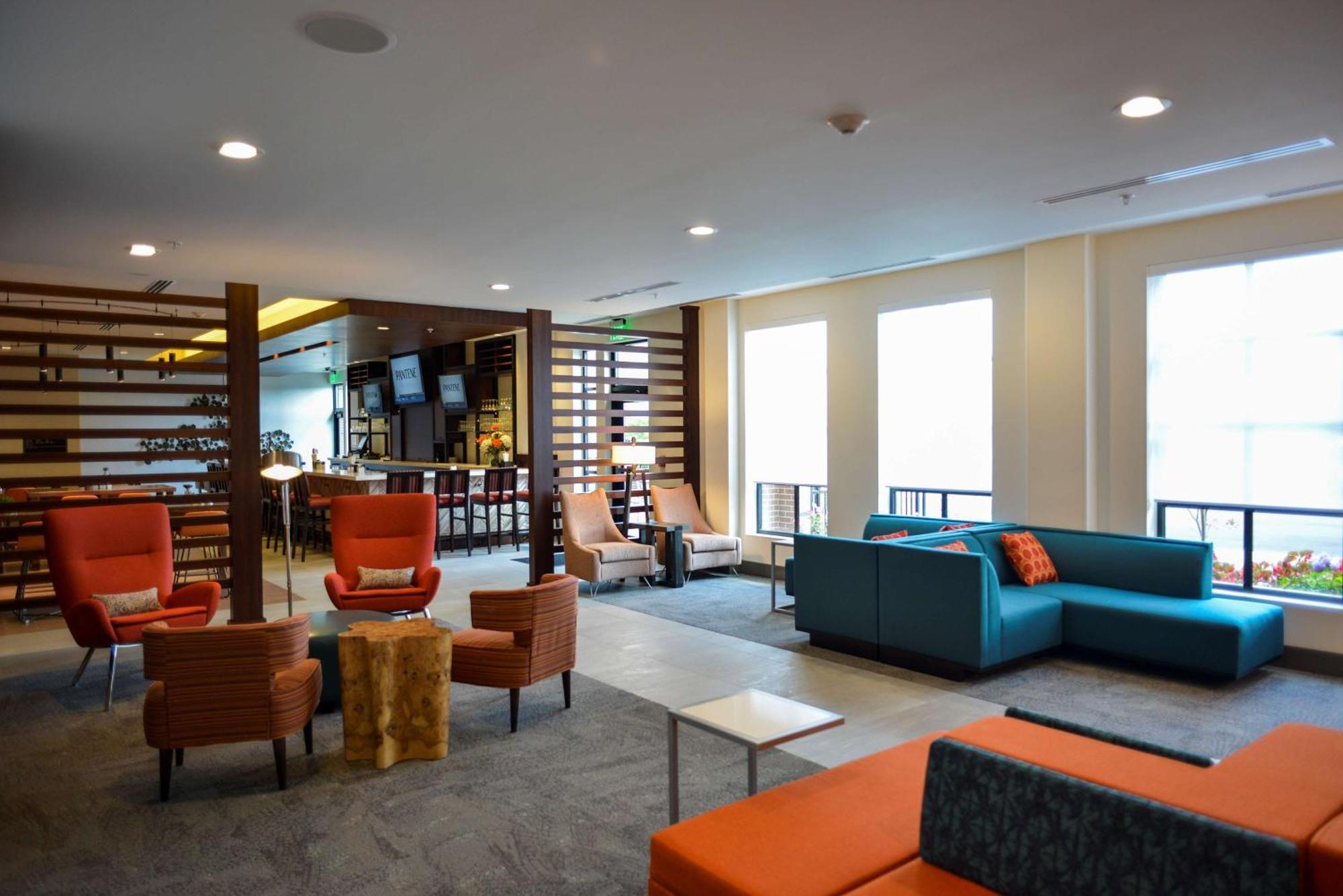 Hilton Garden Inn Louisville Mall Of St. Matthews מראה חיצוני תמונה