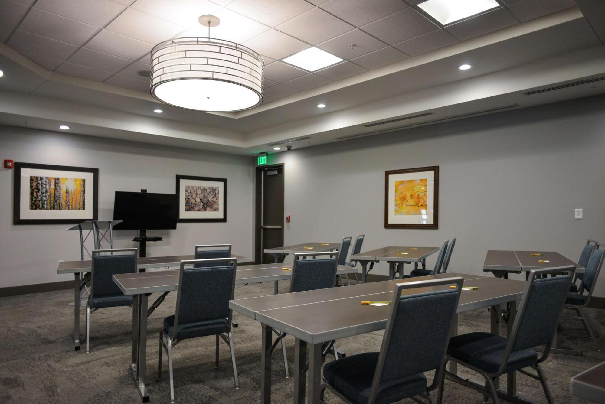 Hilton Garden Inn Louisville Mall Of St. Matthews מראה חיצוני תמונה